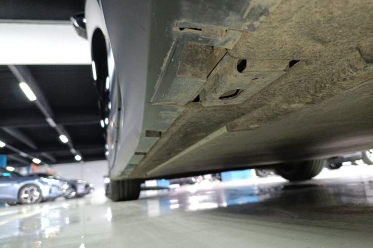 Used BYD Han L 2025 EV 701KM LiDAR Deluxe Edition Left Side Sill