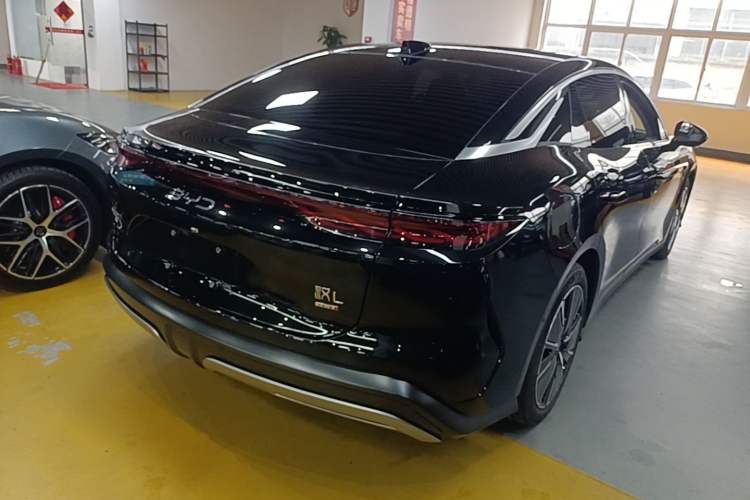 Used BYD Han L 2025 EV 701KM LiDAR Deluxe Edition Rear Right 45 Deg