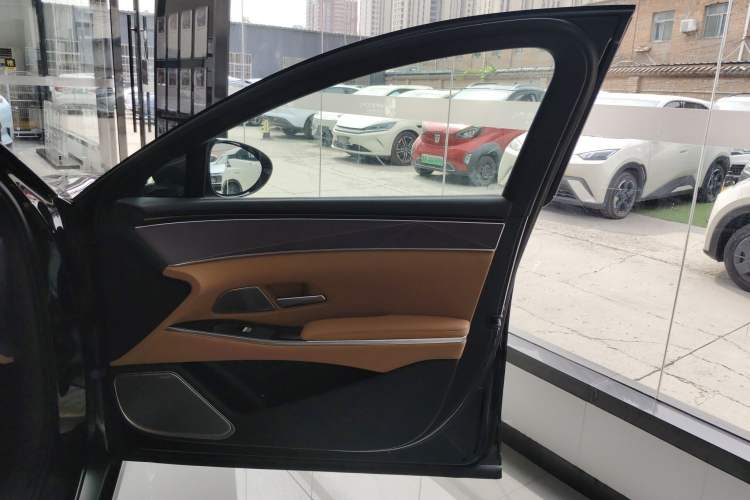 Used BYD Han L 2025 DM-p Four-Wheel-Drive LiDAR Flagship Model Right Front Door Interior