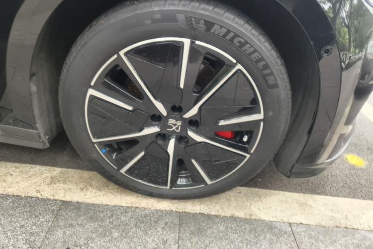 Used BYD Han L 2025 EV 701 km LiDAR Flagship Edition Right Front Wheel Hub