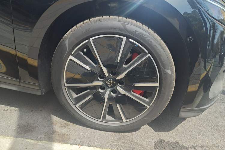 Used BYD Han L 2025 EV 701KM LiDAR Deluxe Edition Right Front Wheel Hub