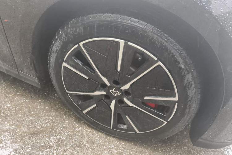 Used BYD Han L 2025 EV 701 km LiDAR Flagship Edition Right Front Wheel Hub