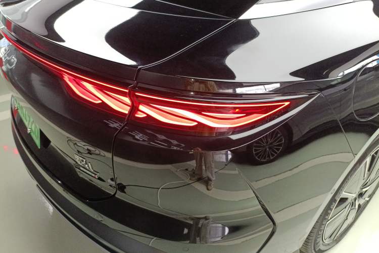 Used BYD Han L 2025 EV 701KM LiDAR Deluxe Edition Right Rear Taillight