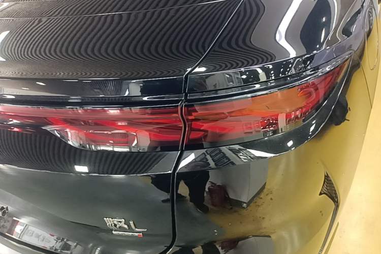 Used BYD Han L 2025 DM-i 200KM LiDAR Luxury Model Right Rear Taillight
