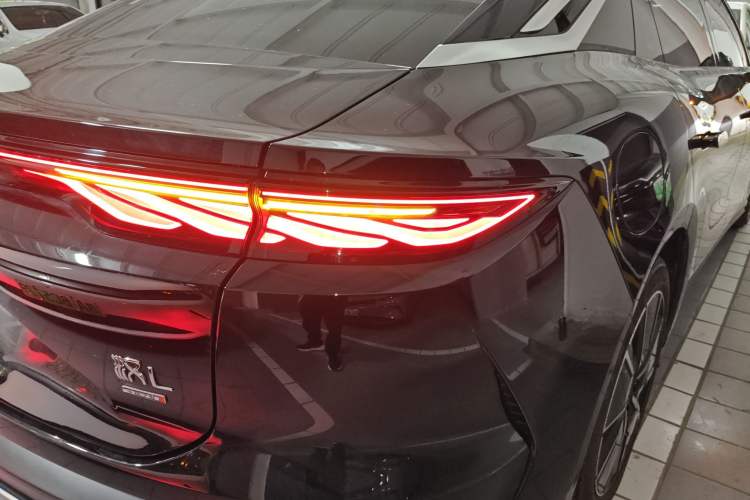 Used BYD Han L 2025 EV 701KM LiDAR Deluxe Edition Right Rear Taillight