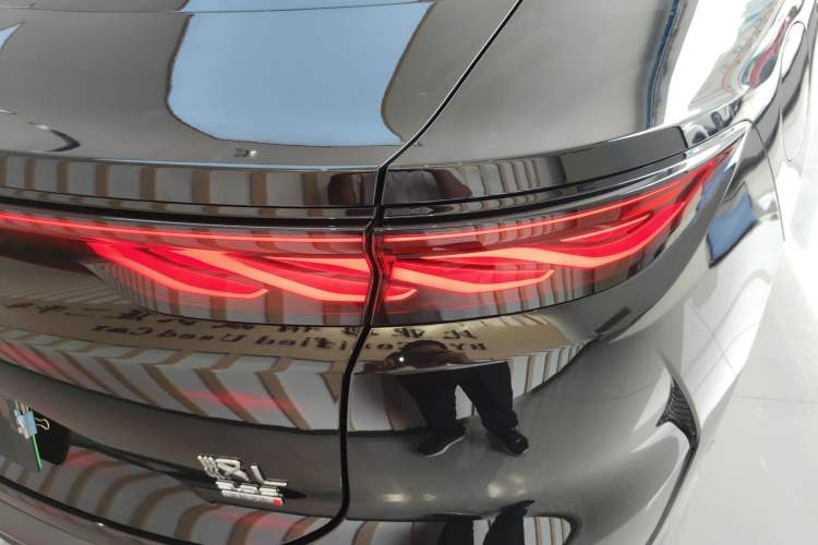 Used BYD Han L 2025 DM-p Four-Wheel-Drive LiDAR Flagship Model Right Rear Taillight