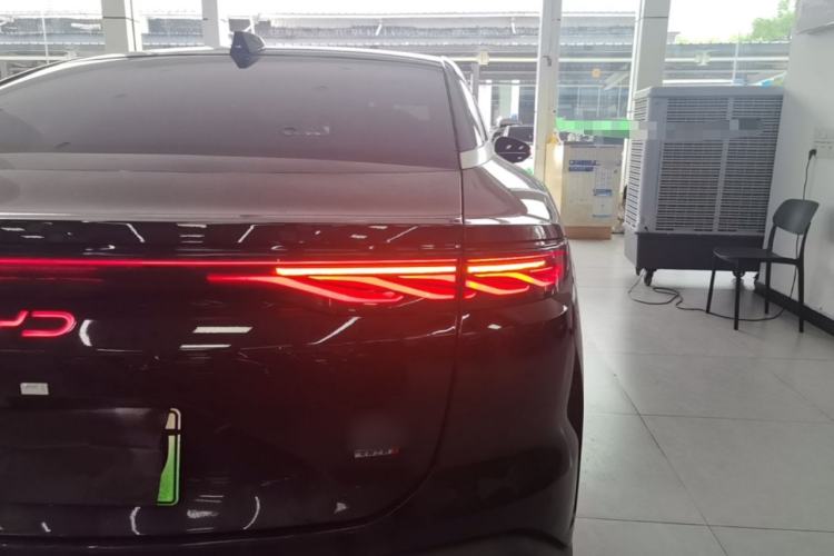 Used BYD Han L 2025 EV 701 km LiDAR Flagship Edition Right Rear Taillight