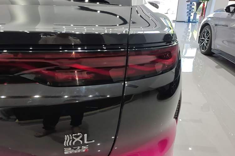 Used BYD Han L 2025 EV Four-Wheel Drive LiDAR Flagship Model Right Rear Taillight