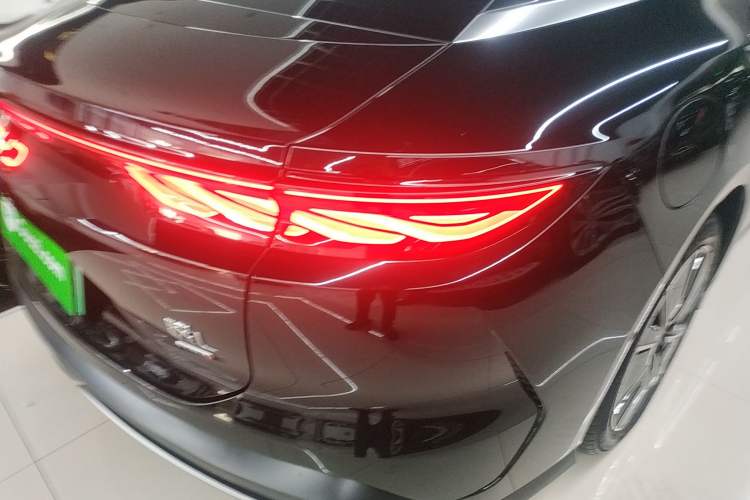 Used BYD Han L 2025 EV 701 km LiDAR Flagship Edition Right Rear Taillight