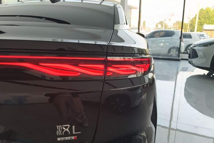 Used BYD Han L 2025 DM-i 200km LiDAR Flagship Model Right Rear Taillight