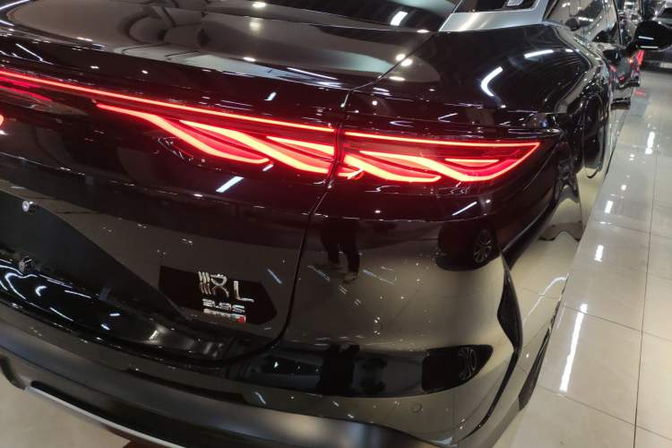 Used BYD Han L 2025 DM-p Four-Wheel-Drive LiDAR Flagship Model Right Rear Taillight