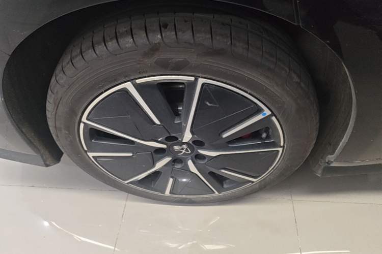 Used BYD Han L 2025 DM-i 200km LiDAR Flagship Model Right Rear Wheel Hub