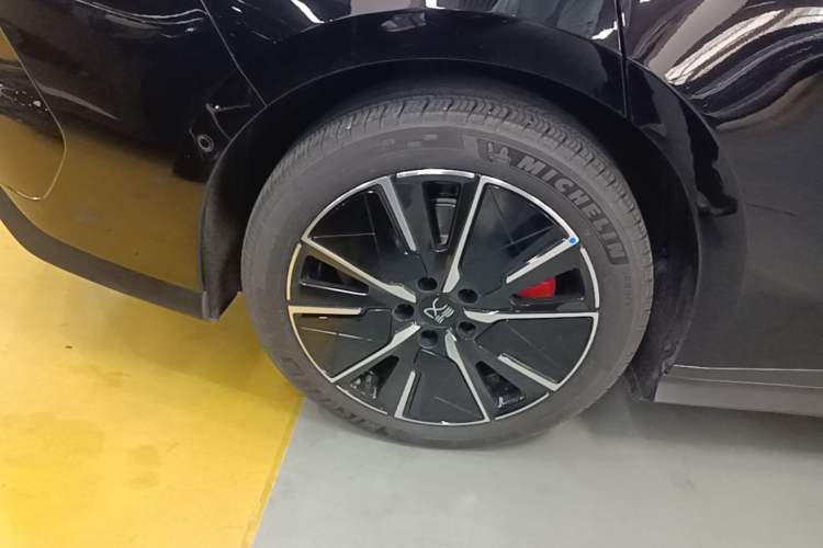 Used BYD Han L 2025 EV 701KM LiDAR Deluxe Edition Right Rear Wheel Hub