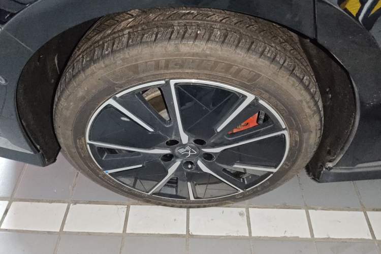 Used BYD Han L 2025 EV 701KM LiDAR Deluxe Edition Right Rear Wheel Hub