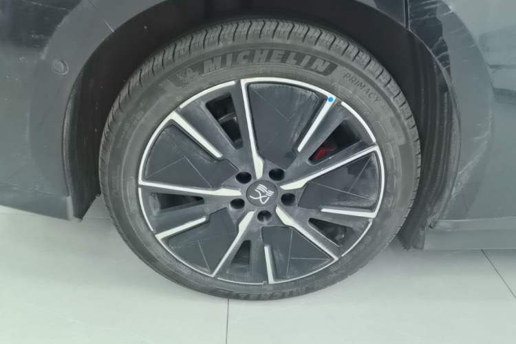 Used BYD Han L 2025 EV 701 km LiDAR Flagship Edition Right Rear Wheel Hub