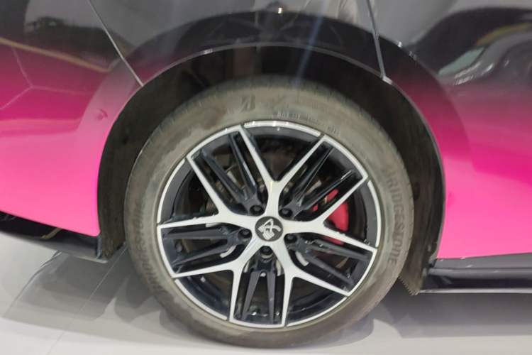 Used BYD Han L 2025 EV Four-Wheel Drive LiDAR Flagship Model Right Rear Wheel Hub
