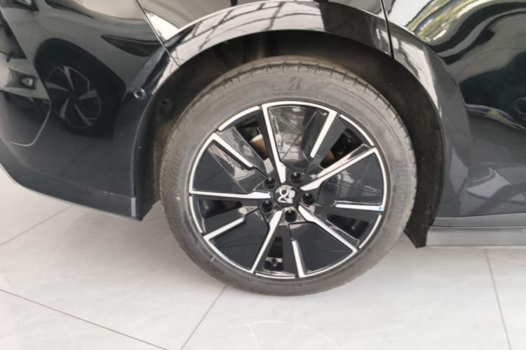 Used BYD Han L 2025 DM-i 200km LiDAR Flagship Model Right Rear Wheel Hub