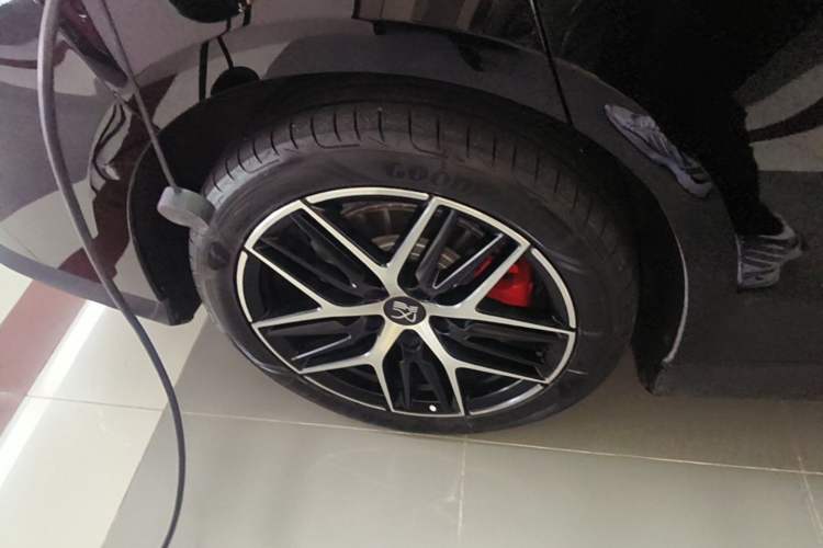 Used BYD Han L 2025 EV Four-Wheel Drive LiDAR Flagship Model Right Rear Wheel Hub