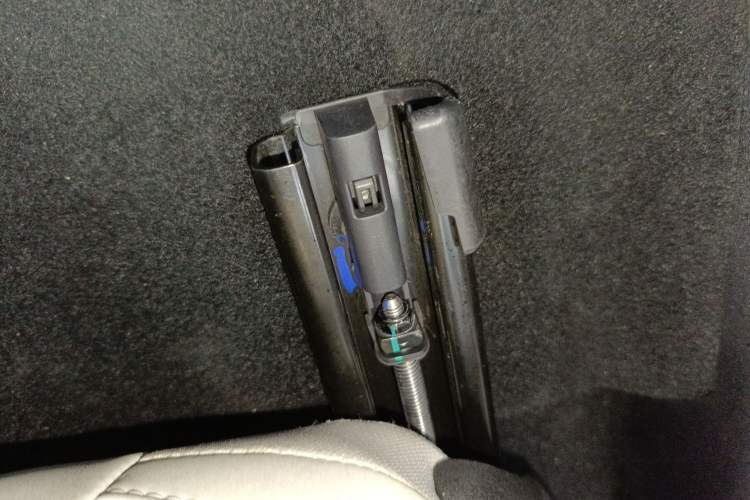 Used BYD Han L 2025 EV 701KM LiDAR Deluxe Edition Right Side Sill