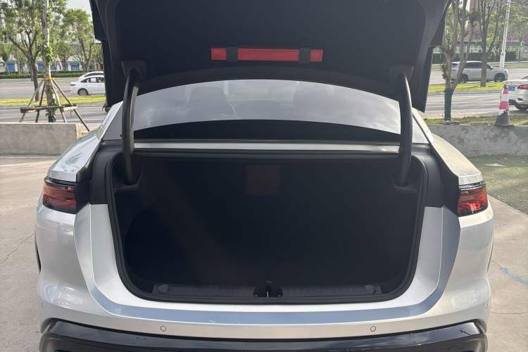 Used BYD Han L 2025 EV Four-Wheel Drive LiDAR Flagship Model Trunk