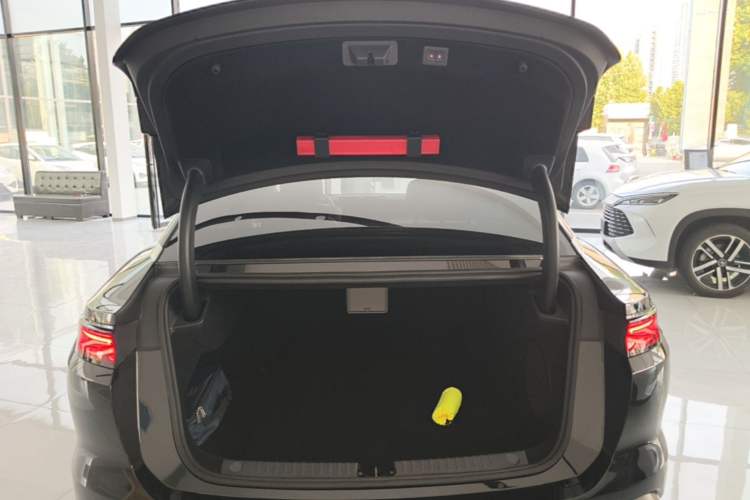 Used BYD Han L 2025 DM-i 200km LiDAR Flagship Model Trunk