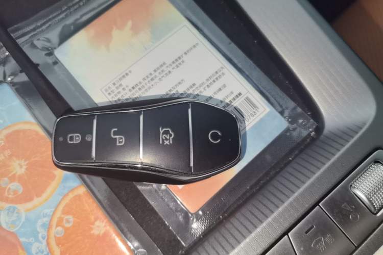 Used BYD Han L 2025 EV 701 km LiDAR Flagship Edition Vehicle Key