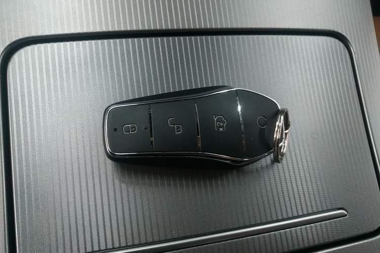 Used BYD Han L 2025 EV 701 km LiDAR Flagship Edition Vehicle Key