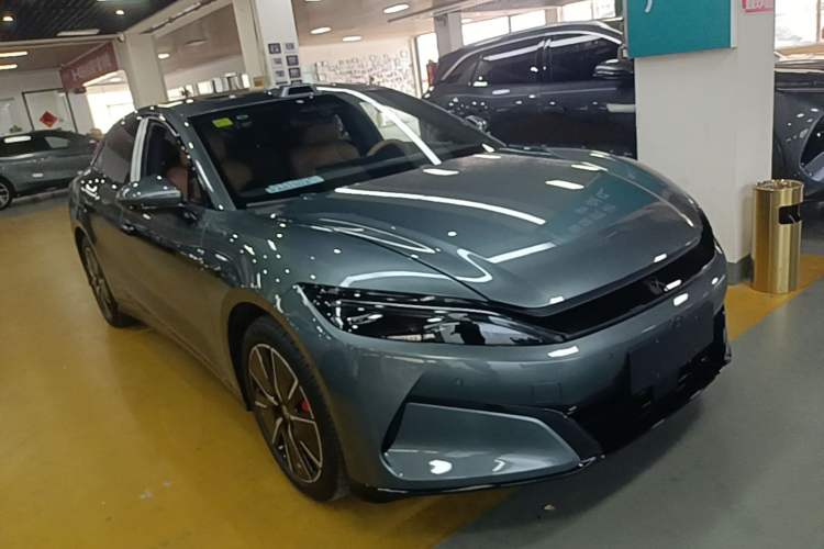 Used BYD Han L 2025 EV 701KM LiDAR Deluxe Edition Front Right 45 Deg
