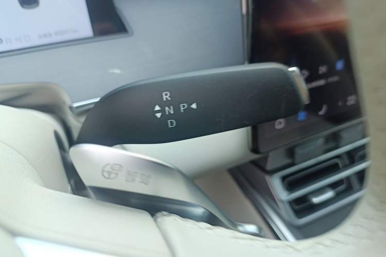 Used BYD Han L 2025 EV 701 km LiDAR Flagship Edition Gear Lever