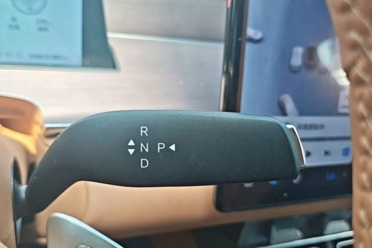 Used BYD Han L 2025 EV Four-Wheel Drive LiDAR Flagship Model Gear Lever