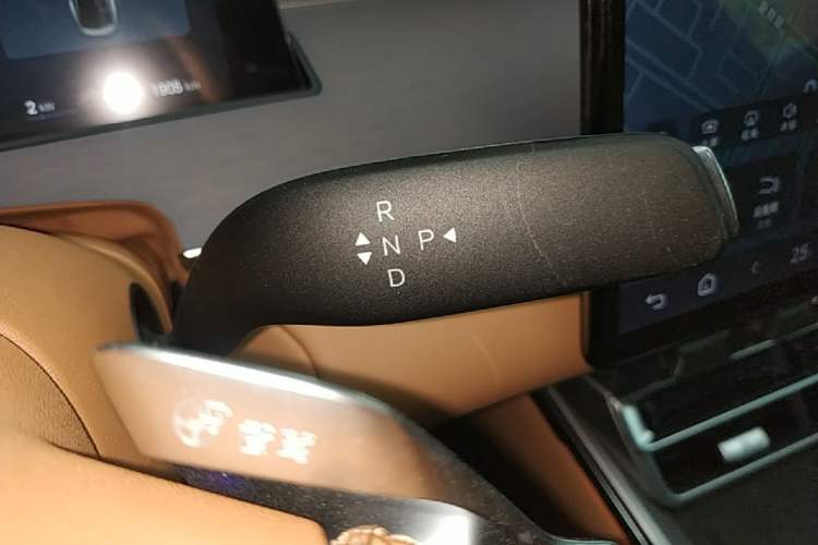 Used BYD Han L 2025 DM-p Four-Wheel-Drive LiDAR Flagship Model Gear Lever