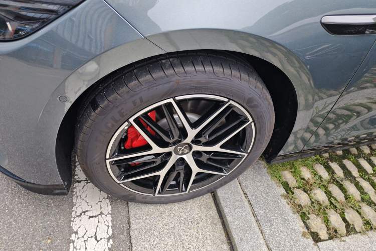 Used BYD Han L 2025 DM-p Four-Wheel-Drive LiDAR Flagship Model Left Front Wheel Hub