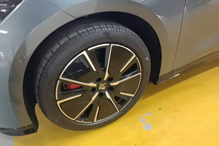 Used BYD Han L 2025 EV 701KM LiDAR Deluxe Edition Left Front Wheel Hub