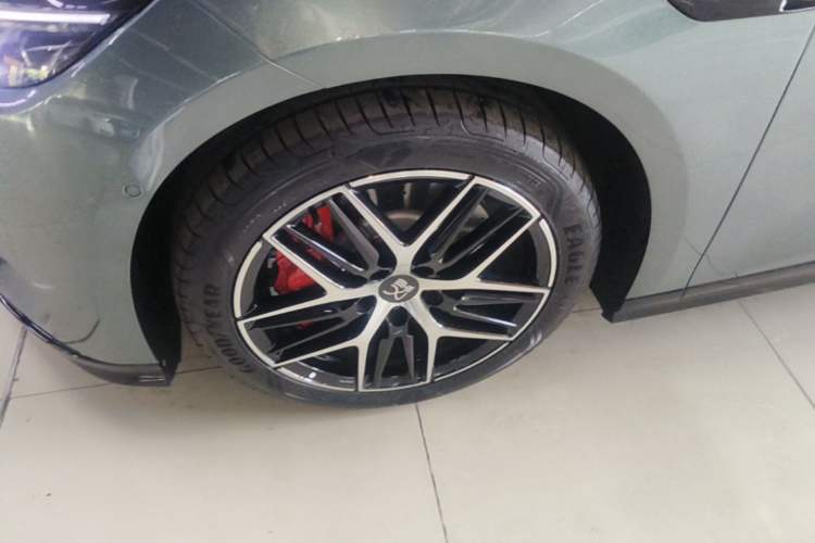 Used BYD Han L 2025 DM-p Four-Wheel-Drive LiDAR Flagship Model Left Front Wheel Hub