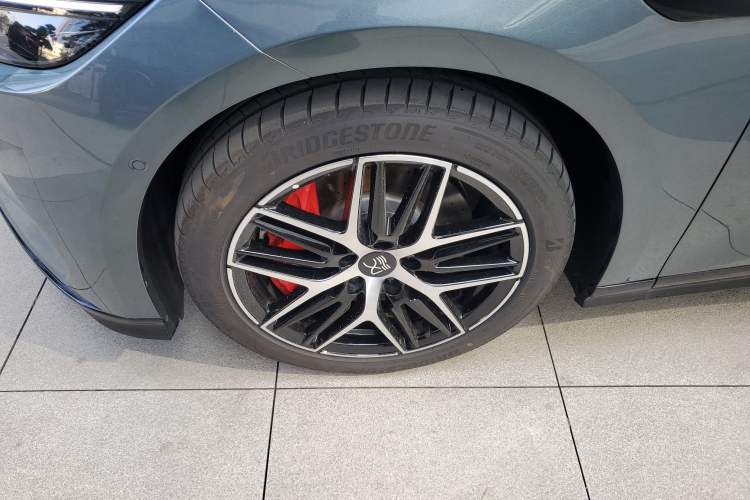 Used BYD Han L 2025 DM-p Four-Wheel-Drive LiDAR Flagship Model Left Front Wheel Hub