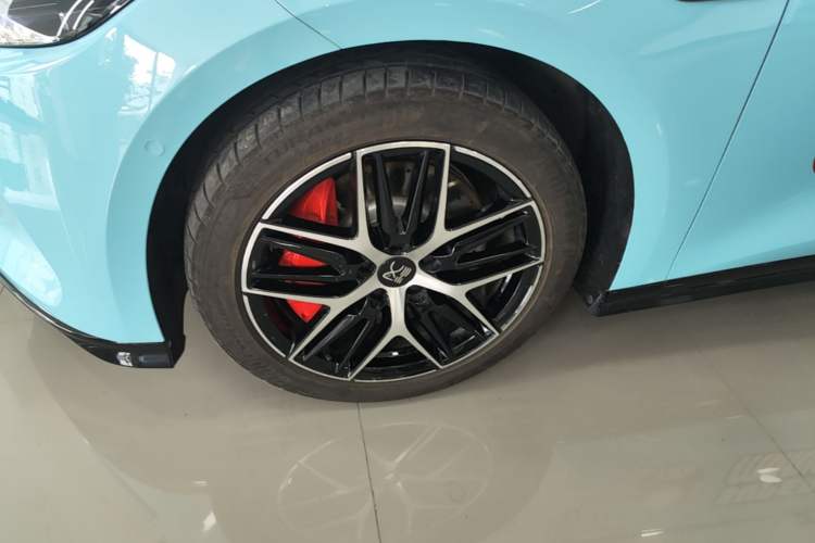 Used BYD Han L 2025 EV Four-Wheel Drive LiDAR Flagship Model Left Front Wheel Hub