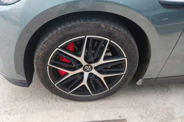 Used BYD Han L 2025 DM-p Four-Wheel-Drive LiDAR Flagship Model Left Front Wheel Hub