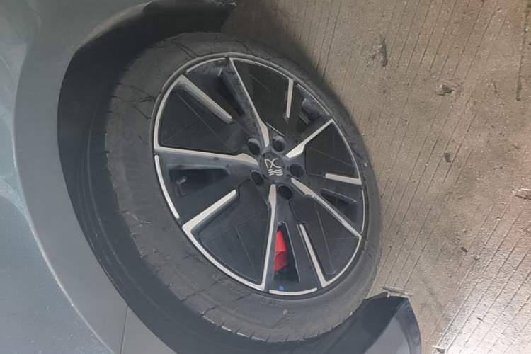Used BYD Han L 2025 DM-i 200km LiDAR Flagship Model Left Front Wheel Hub