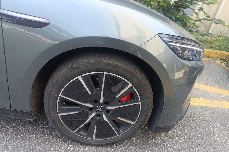 Used BYD Han L 2025 EV 701 km LiDAR Flagship Edition Right Front Wheel Hub