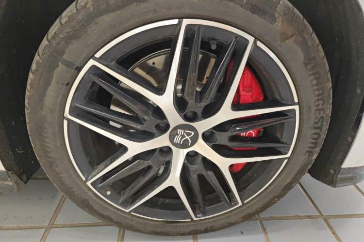 Used BYD Han L 2025 EV Four-Wheel Drive LiDAR Flagship Model Right Front Wheel Hub