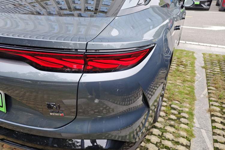Used BYD Han L 2025 DM-p Four-Wheel-Drive LiDAR Flagship Model Right Rear Taillight