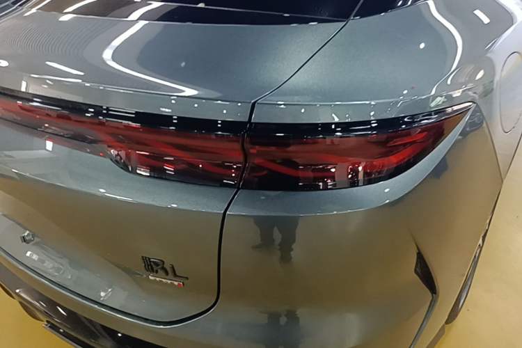 Used BYD Han L 2025 EV 701KM LiDAR Deluxe Edition Right Rear Taillight