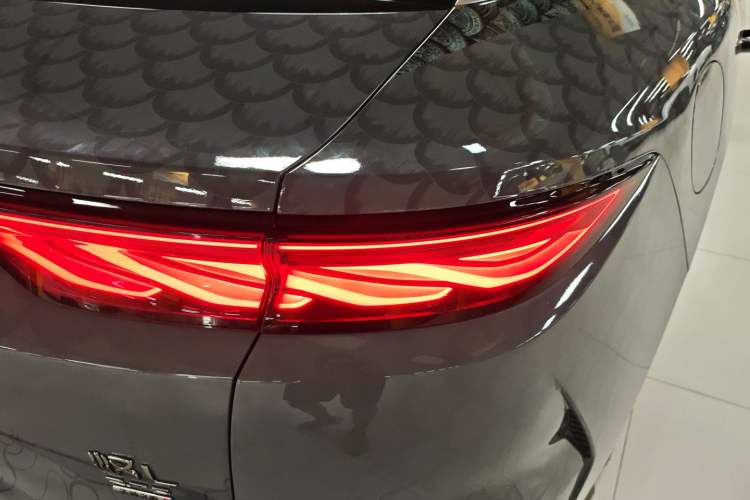 Used BYD Han L 2025 EV Four-Wheel Drive LiDAR Flagship Model Right Rear Taillight