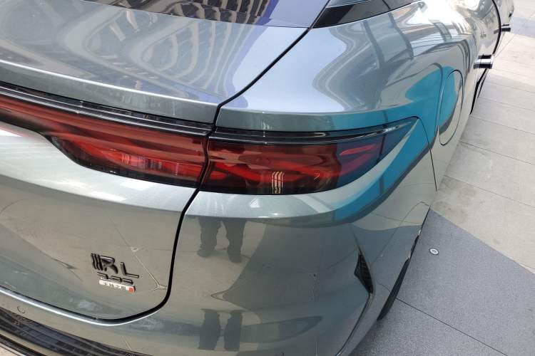 Used BYD Han L 2025 DM-p Four-Wheel-Drive LiDAR Flagship Model Right Rear Taillight