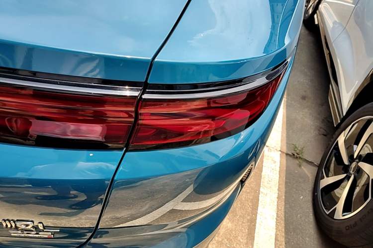 Used BYD Han L 2025 EV Four-Wheel Drive LiDAR Flagship Model Right Rear Taillight
