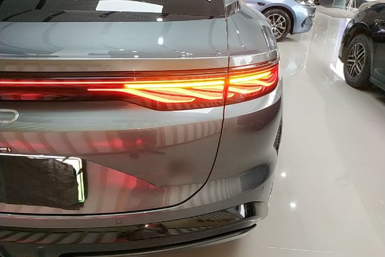 Used BYD Han L 2025 DM-p Four-Wheel-Drive LiDAR Flagship Model Right Rear Taillight