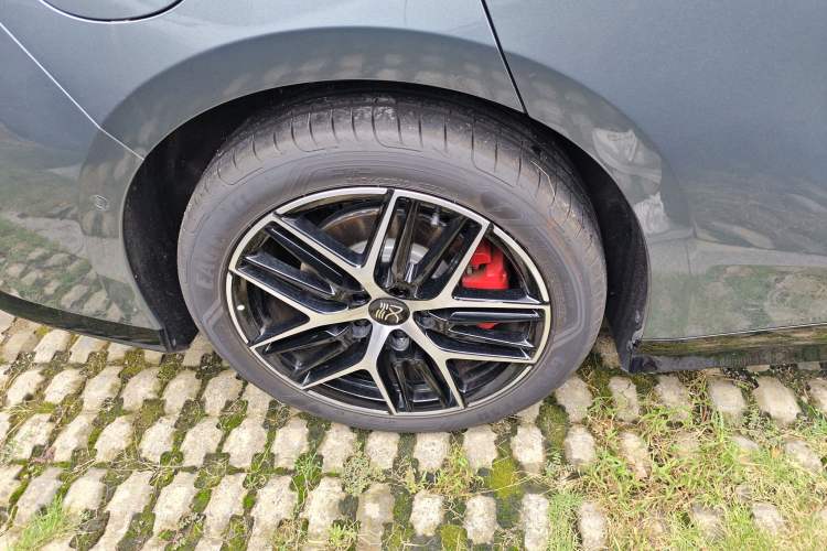 Used BYD Han L 2025 DM-p Four-Wheel-Drive LiDAR Flagship Model Right Rear Wheel Hub