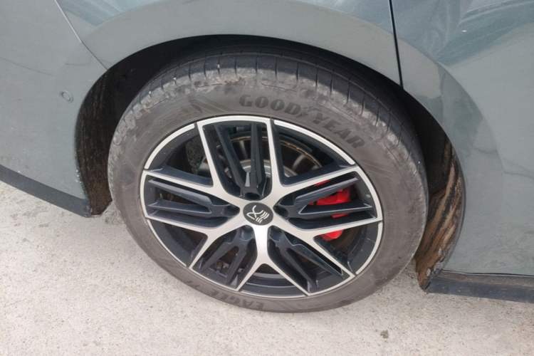 Used BYD Han L 2025 DM-p Four-Wheel-Drive LiDAR Flagship Model Right Rear Wheel Hub