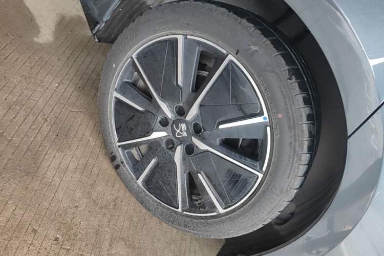 Used BYD Han L 2025 DM-i 200km LiDAR Flagship Model Right Rear Wheel Hub