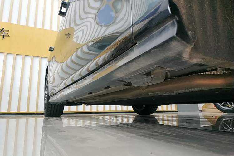 Used BYD Han L 2025 DM-p Four-Wheel-Drive LiDAR Flagship Model Right Side Sill